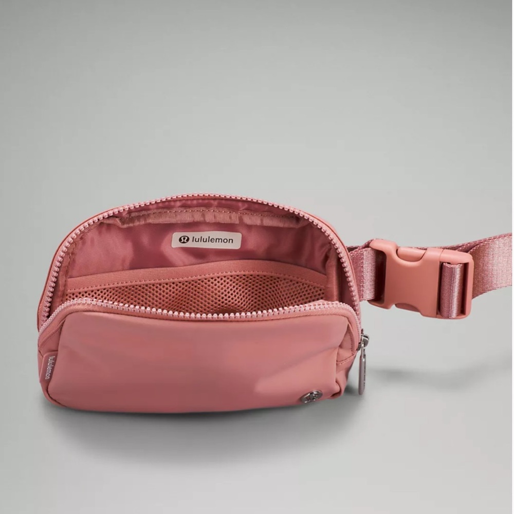 Lululemon Everywhere Belt Bag NWT Pink Pastel - Picture 5 of 13